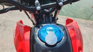 Vietnam Motorcycle Rentals: Honda XR 150 - tank