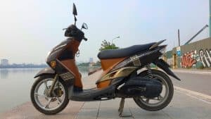 Vietnam Motorcycle Rentals: Yamaha Ultimo - left wide