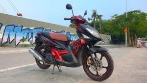Vietnam Motorcycle Rentals: Yamaha Nouvo - front right angle