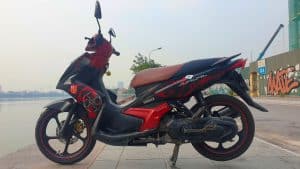 Vietnam Motorcycle Rentals: Yamaha Nouvo - left wide