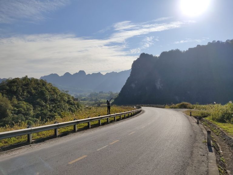 the beautiful roads to Cao Bang City
