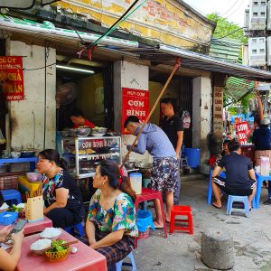 Huy Com, by Chau Long wet market