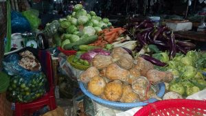 a wide range of fruit and veg is sold in cho xanh cao bang