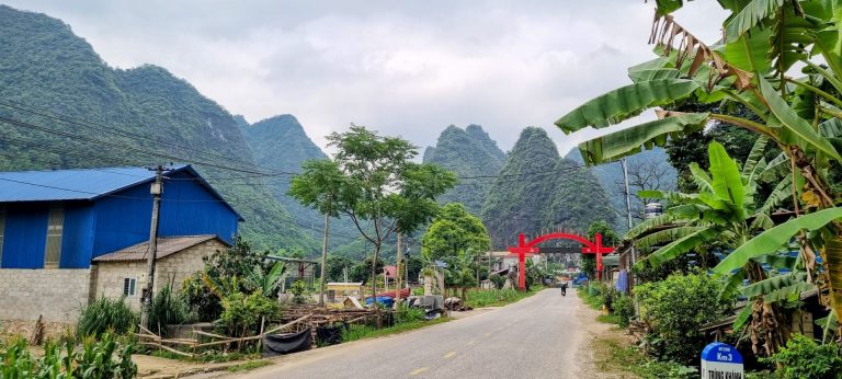 the road to trung khanh and ban gioc waterfall