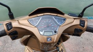 Vietnam Motorcycle Rentals: Honda Airblade - dashboard