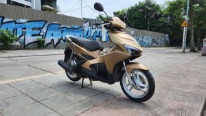 Vietnam Motorcycle Rentals: Honda Airblade - front right angle
