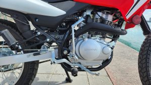 Vietnam Motorcycle Rentals: Honda XR 150 - engine