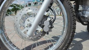 Vietnam Motorcycle Rentals: Honda XR 150 - front wheel