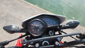 Vietnam Motorcycle Rentals: Honda XR 150 - keyhole