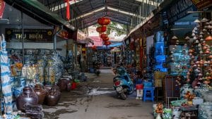 the market in Bat Trang