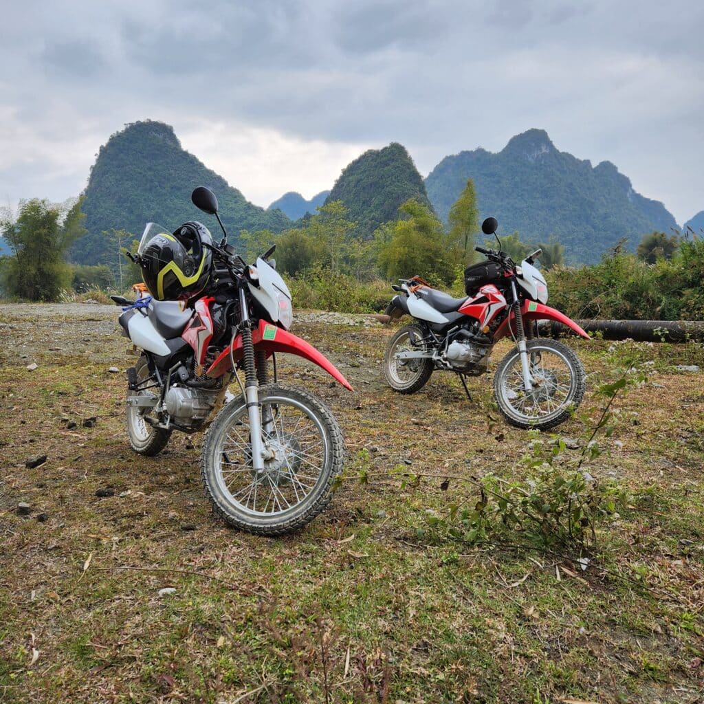 Honda XR150 at the border with China