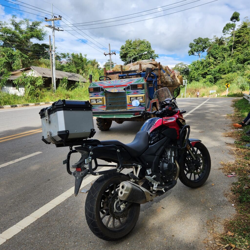 The CB500x on the racetrack that is the 1290 into Chiang Khong