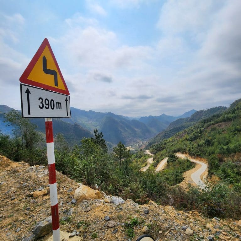 Just one of the fantastic roads that you will find in Cao Bang