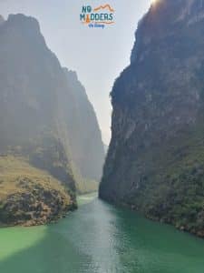 the nho que river running through the Tu san gorge in ha giang