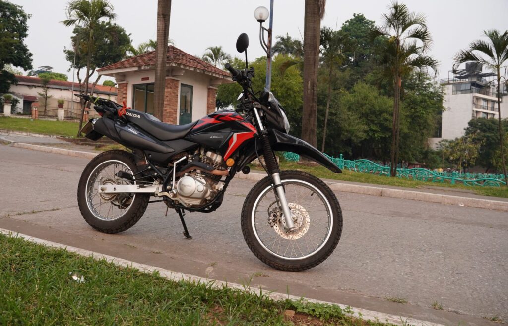 XR150 on a hill ready to bump start