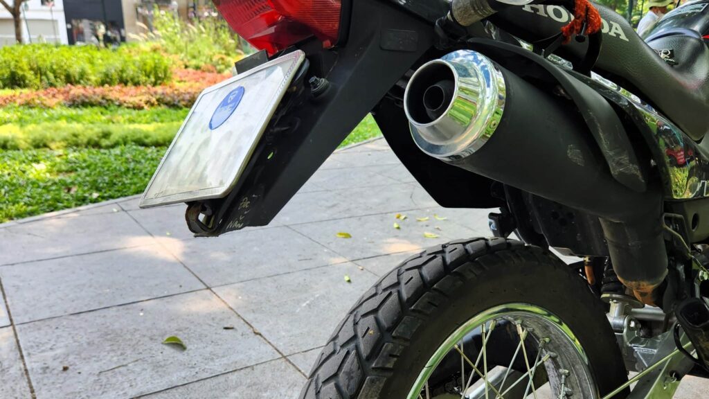 shortened dirt guard on a Honda XR150