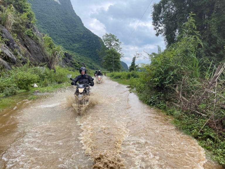 catching a little water on the Honda XR150 in Bac Son, Lang Son, Vietnam