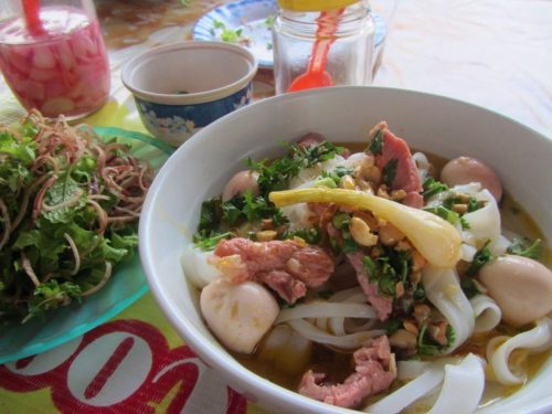 a delicious bowl of mì quảng, a regional speciality, near Kham Duc market