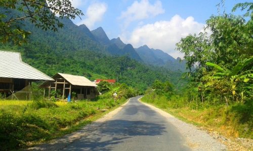 just a few minutes out of Ha Giang on Road QL4C and the scenery is already marvellous