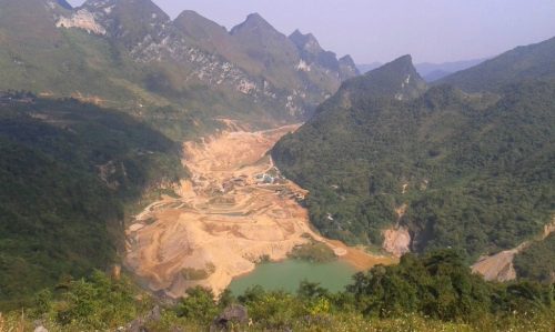 east to Cao Bang or west to Ha Giang